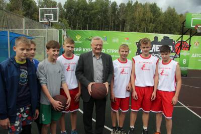Олег Ковалёв посетил стритбольный фестиваль «Железка StreetballChallenge 2016»